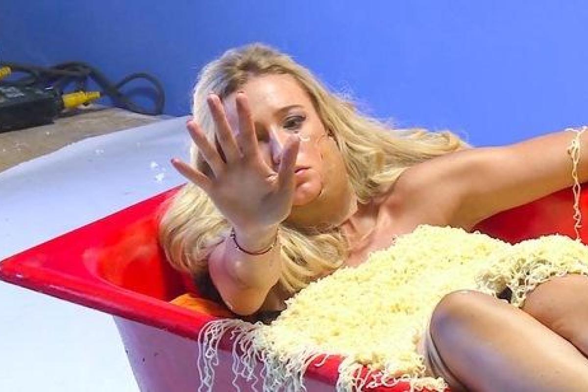 Растолстевшая Ольга Бузова шокировала поклонников Растолстевшая Ольга Бузова шокировала поклонников