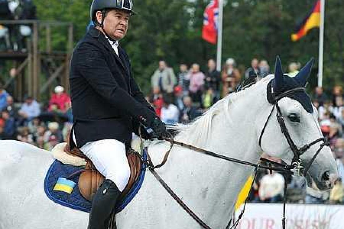 Нардеп Онищенко упал с коня