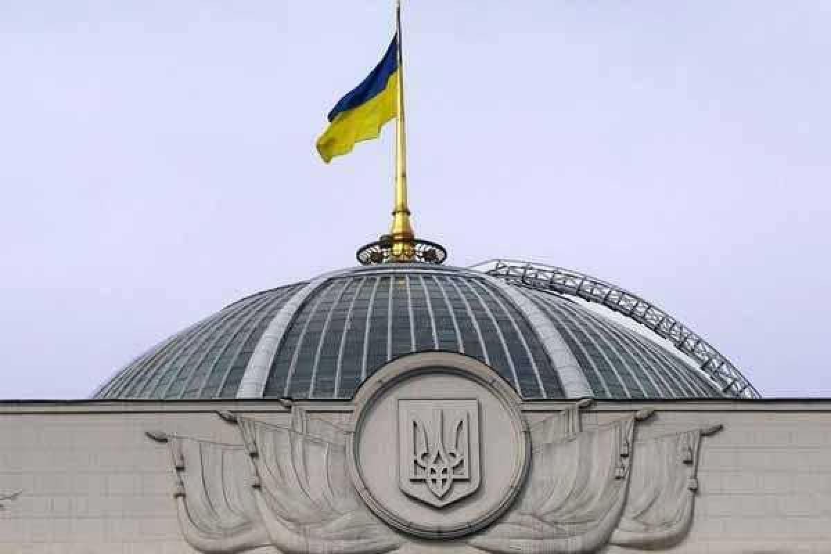Возле ВР собрались около 500 человек, выступающих против изменений в Конституцию Возле ВР собрались около 500 человек, выступающих против изменений в Конституцию