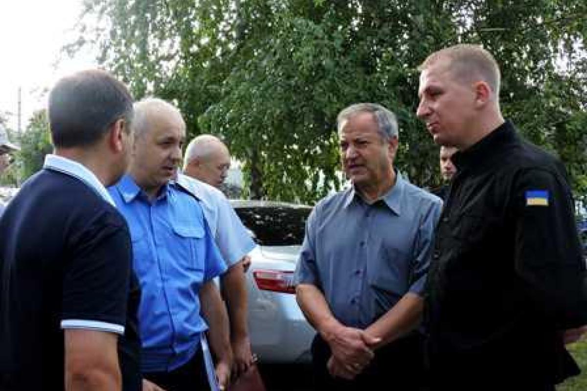 Семьям погибших в Сартане заплатят по 20 тыс. грн Семьям погибших в Сартане заплатят по 20 тыс. грн