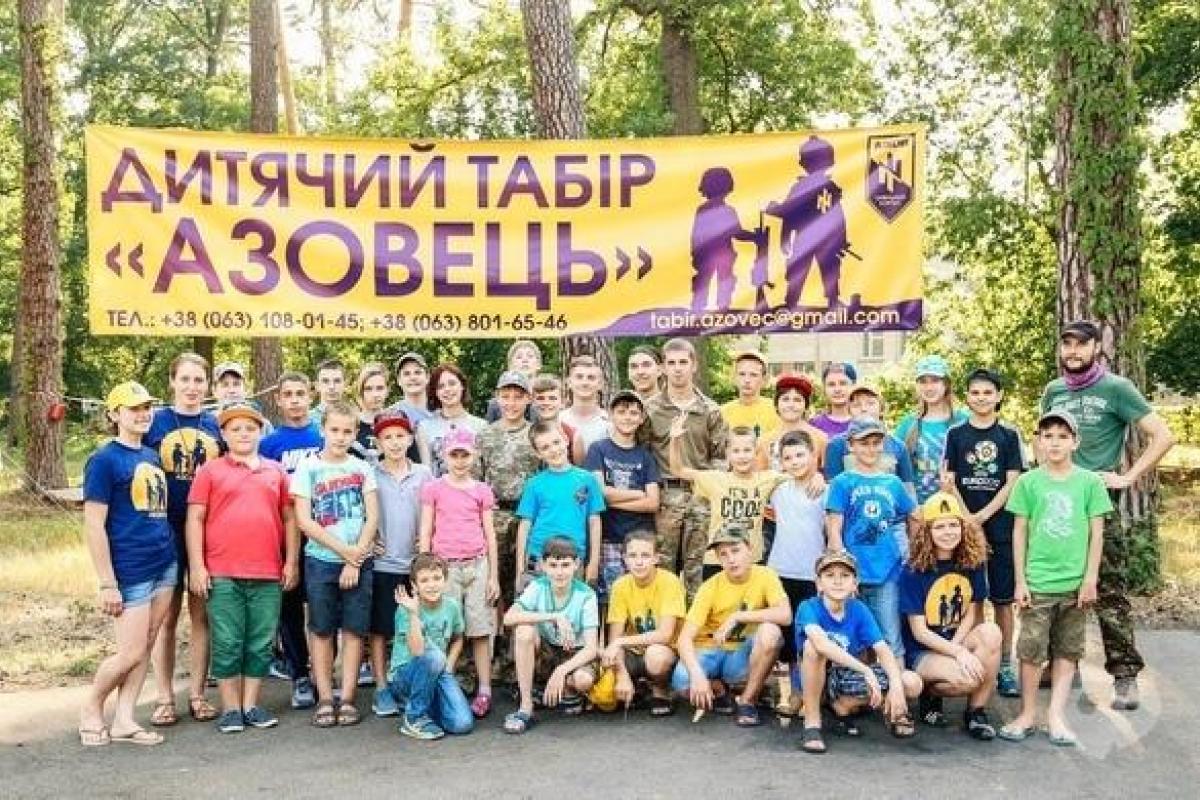 Британские СМИ написали, что под Киевом работает военный лагерь для детей 