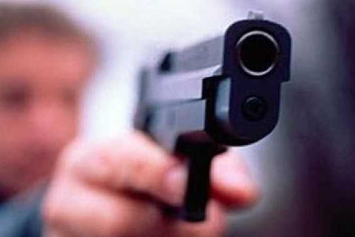 В Киеве мужчина с пистолетом ограбил ломбард В Киеве мужчина с пистолетом ограбил ломбард