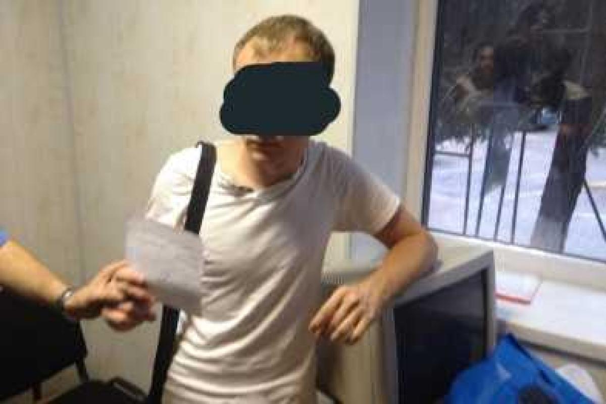 В Запорожье педофил, который  шел "на свидание" к ребенку, получил повестку в армию  В Запорожье педофил, который  шел "на свидание" к ребенку, получил повестку в армию