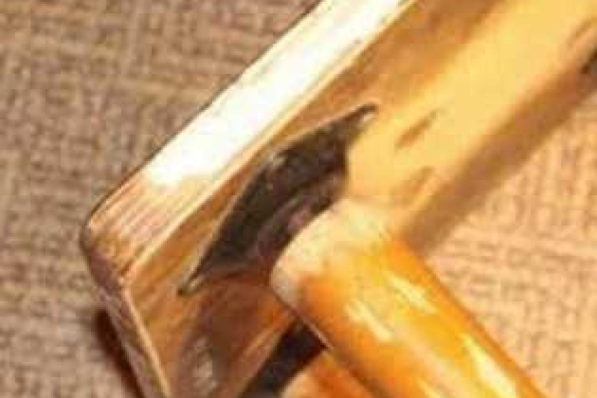 В Лисичанске женщину жестоко избили стулом по голове В Лисичанске женщину жестоко избили стулом по голове
