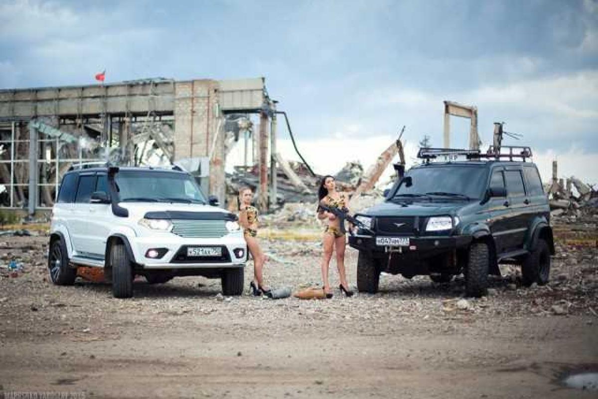 В Луганске на месте гибели украинских бойцов устраивают эротические фотосессии 