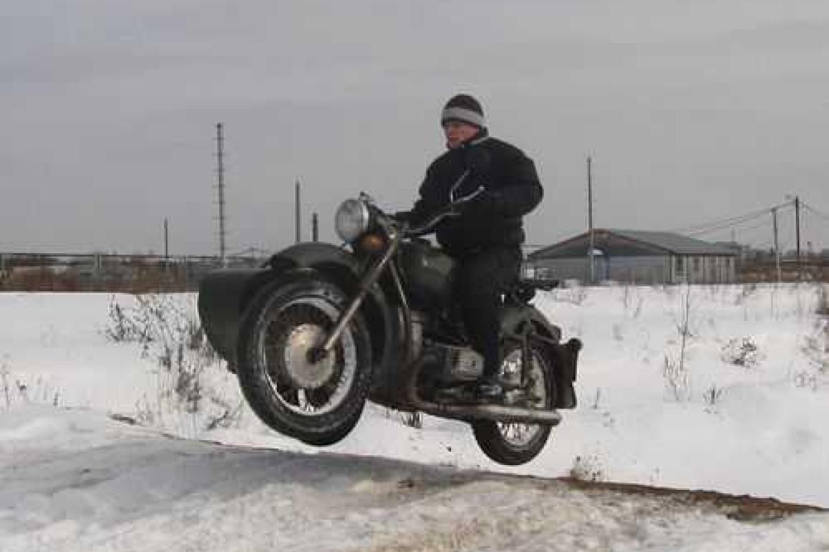 В России мотоциклистам хотят запретить ездить в зимнее время В России мотоциклистам хотят запретить ездить в зимнее время