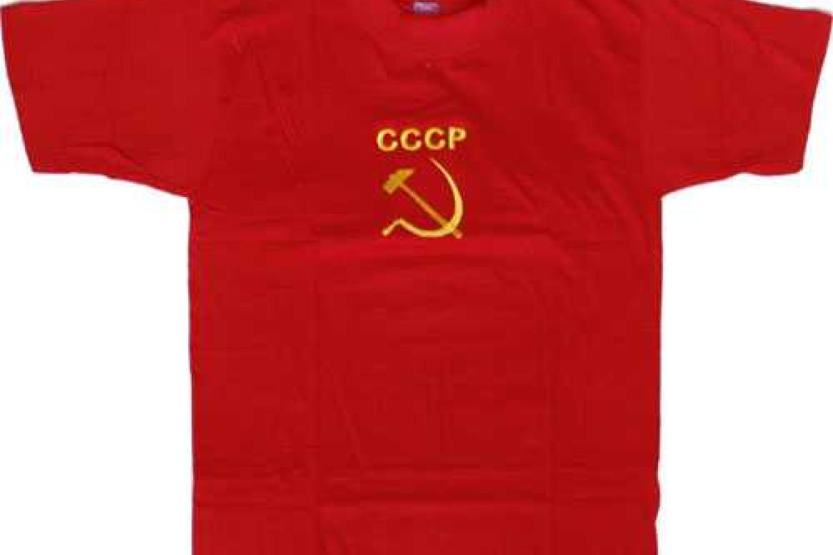 В Харькове произошла потасовка между общественниками и мужчиной в футболке с надписью "СССР" В Харькове произошла потасовка между общественниками и мужчиной в футболке с надписью "СССР"