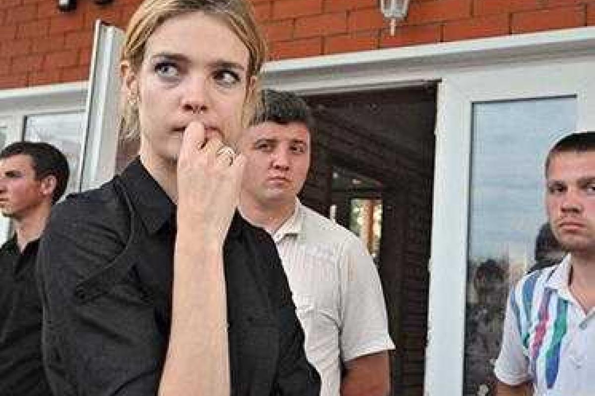 В России больную ДЦП сестру Водяновой выгнали из кафе, чтобы не отпугивала посетителей В России больную ДЦП сестру Водяновой выгнали из кафе, чтобы не отпугивала посетителей