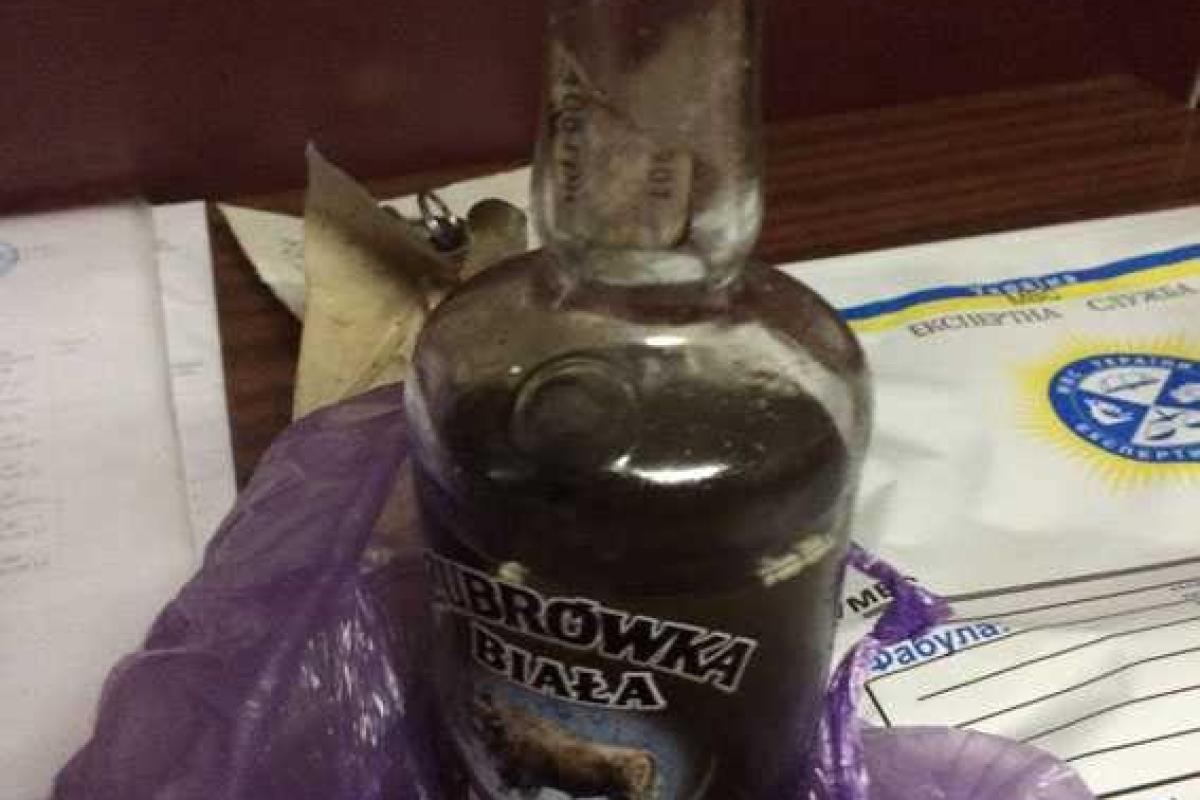 В Красноармейский военкомат бросили бутылки с зажигательной смесью В Красноармейский военкомат бросили бутылки с зажигательной смесью