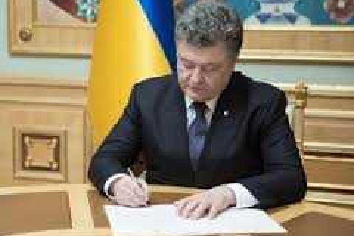 Порошенко подписал закон о местных выборах Порошенко подписал закон о местных выборах