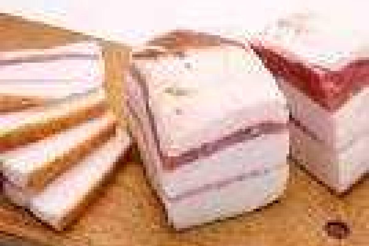 В Горловке килограмм сала стоит 400 гривен В Горловке килограмм сала стоит 400 гривен