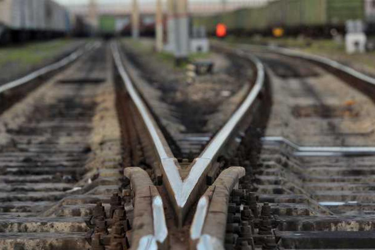 17-летнего парня сбил грузовой поезд на Харьковщине 17-летнего парня сбил грузовой поезд на Харьковщине