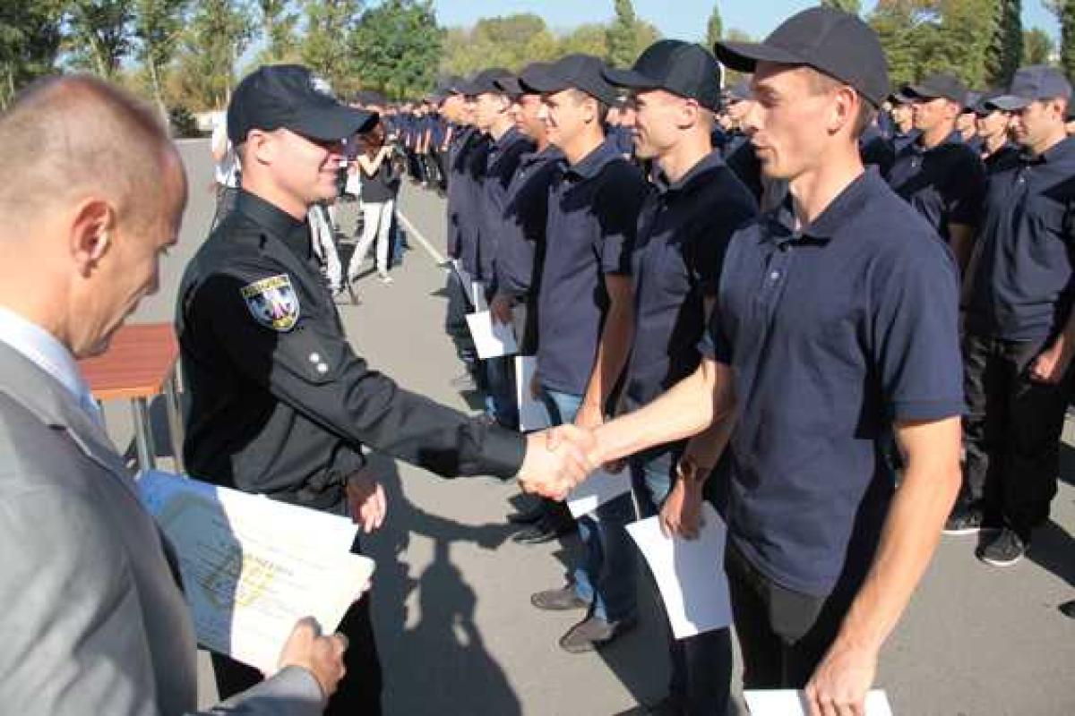 Харьковские копы получили свидетельства об окончании обучения Харьковские копы получили свидетельства об окончании обучения