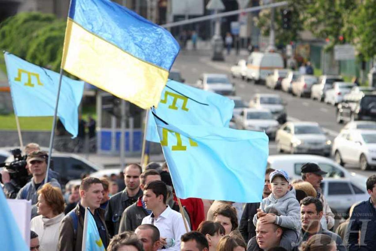 Крымские татары начали товарную блокаду Крыма, люди прибывают из разных регионов страны Крымские татары начали товарную блокаду Крыма, люди прибывают из разных регионов страны