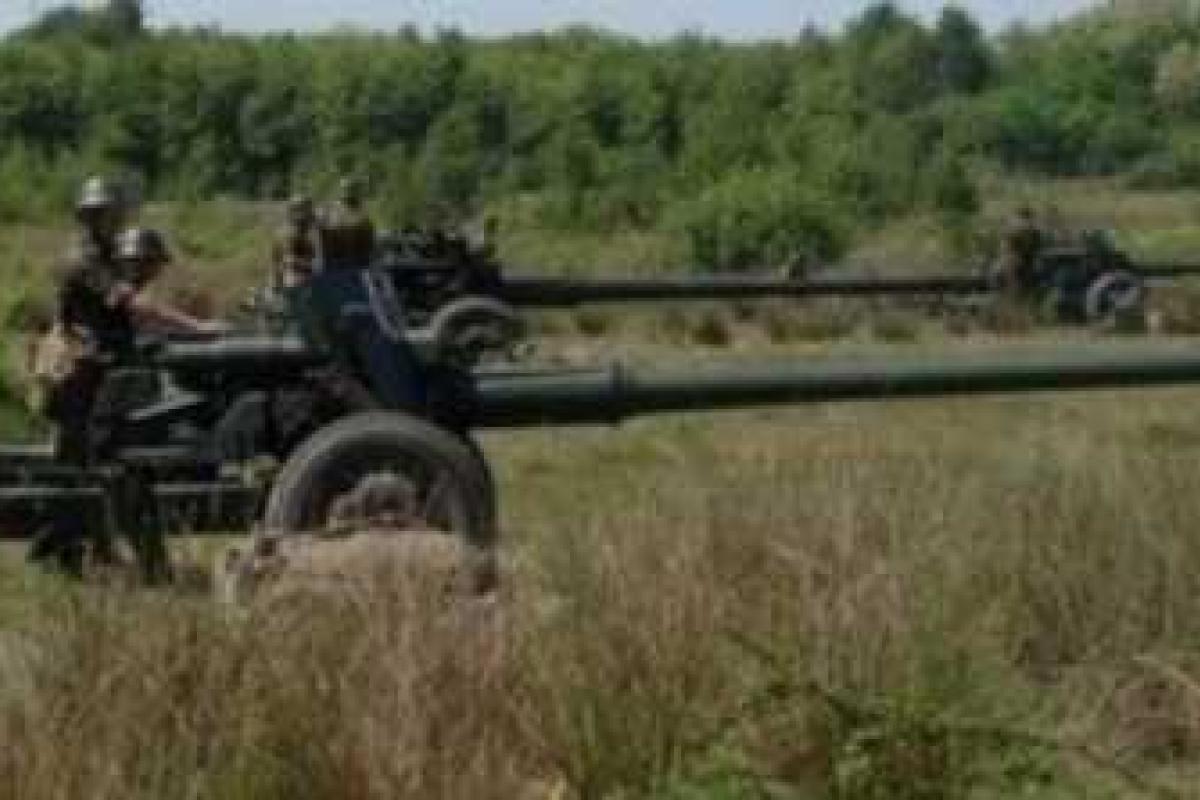 В Дебальцево подтянулась "свежая" рота российских "отпускников" В Дебальцево подтянулась "свежая" рота российских "отпускников"