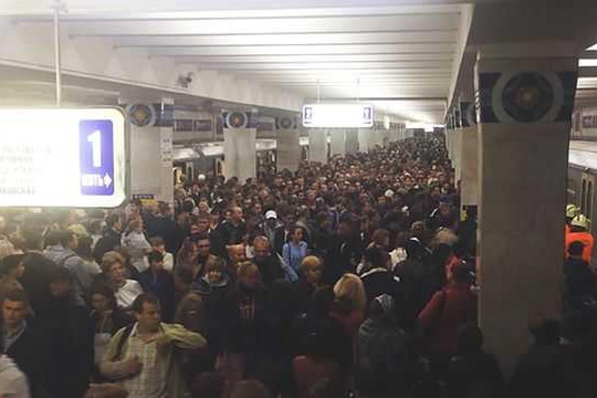 Поезд задавил женщину в московском метро Поезд задавил женщину в московском метро