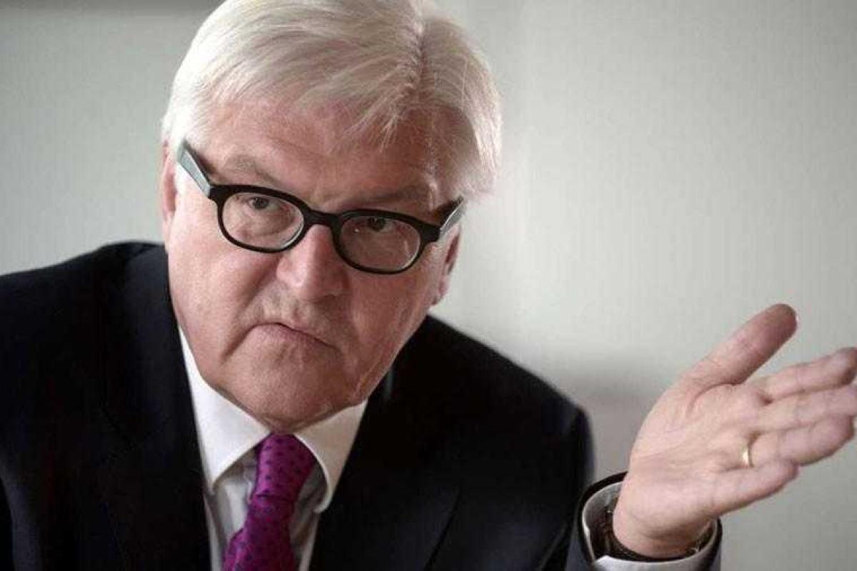 Связи Украины и Донбасса восстановлены в некоторых отраслях, - Штайнмайер