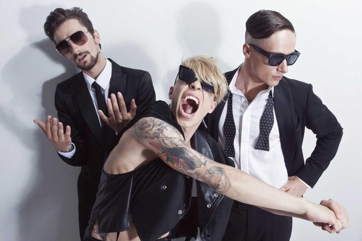 В Челябинске разгорелся скандал из-за рекламы концерта группы Quest Pistols