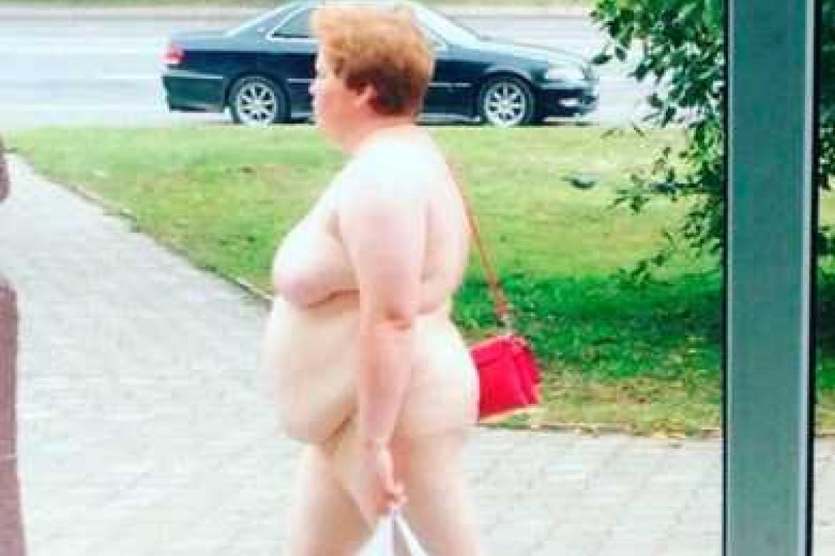 Жителей Хабаровского края шокировала голая женщина, которая гуляла по улице Жителей Хабаровского края шокировала голая женщина, которая гуляла по улице