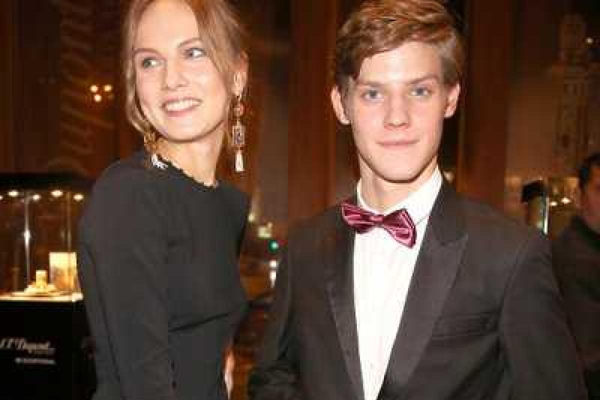 Сын Табакова появился на публике с новой возлюбленной-актрисой