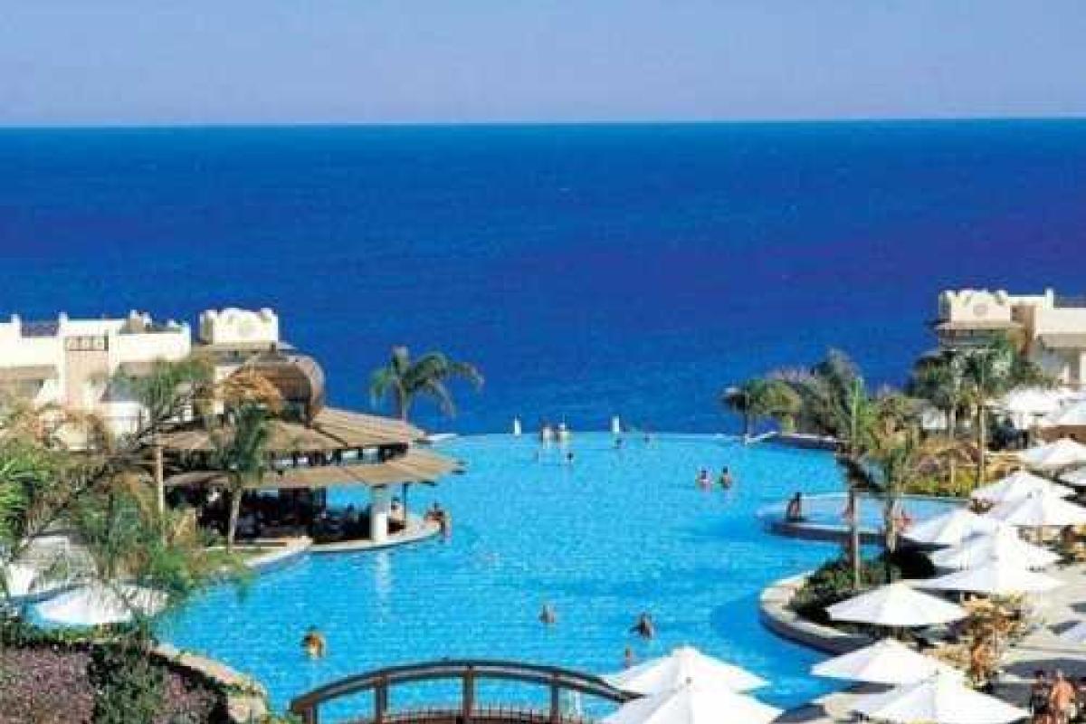 СМИ: У побережья Хургады затонула туристическая яхта СМИ: У побережья Хургады затонула туристическая яхта