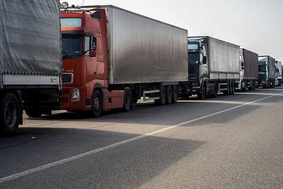 В Крыму люди в панике скупают украинские продукты  В Крыму люди в панике скупают украинские продукты