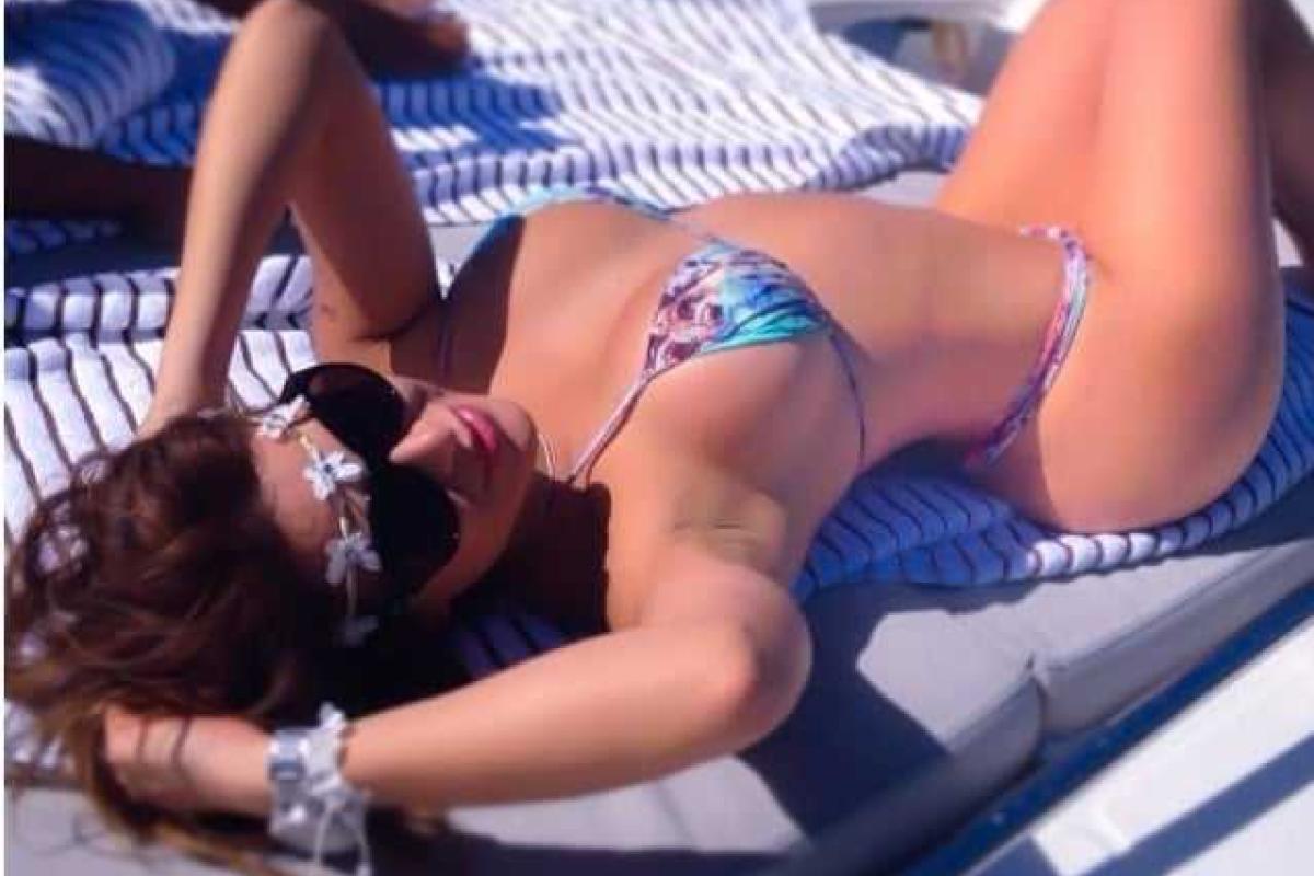 Врач бразильской футбольной команды покорила соцсети своими формами