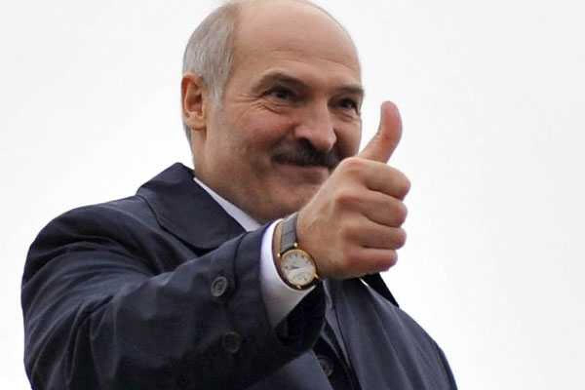 Политолог предложил короновать Лукашенко и сэкономить кучу денег Политолог предложил короновать Лукашенко и сэкономить кучу денег