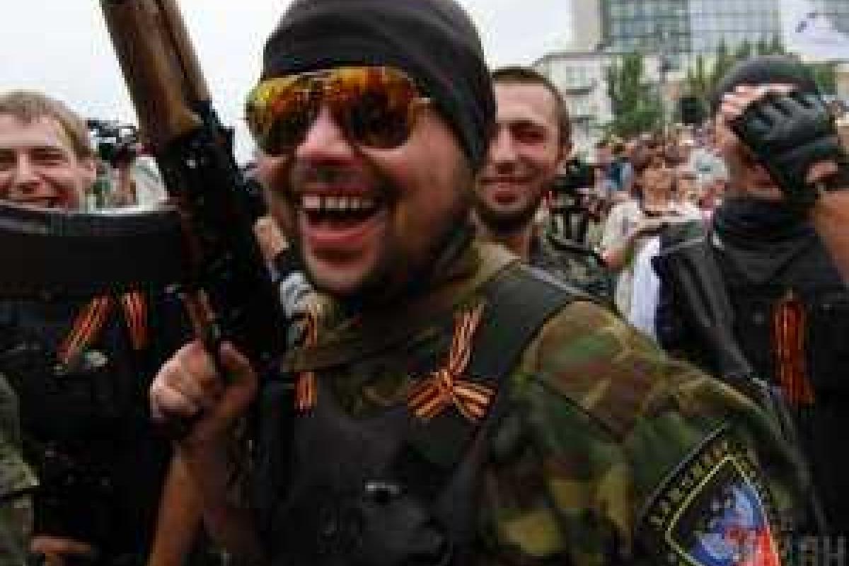 В соцсети рассказали о том, как боевики Захарченко до смерти напугали детей на школьной линейке В соцсети рассказали о том, как боевики Захарченко до смерти напугали детей на школьной линейке