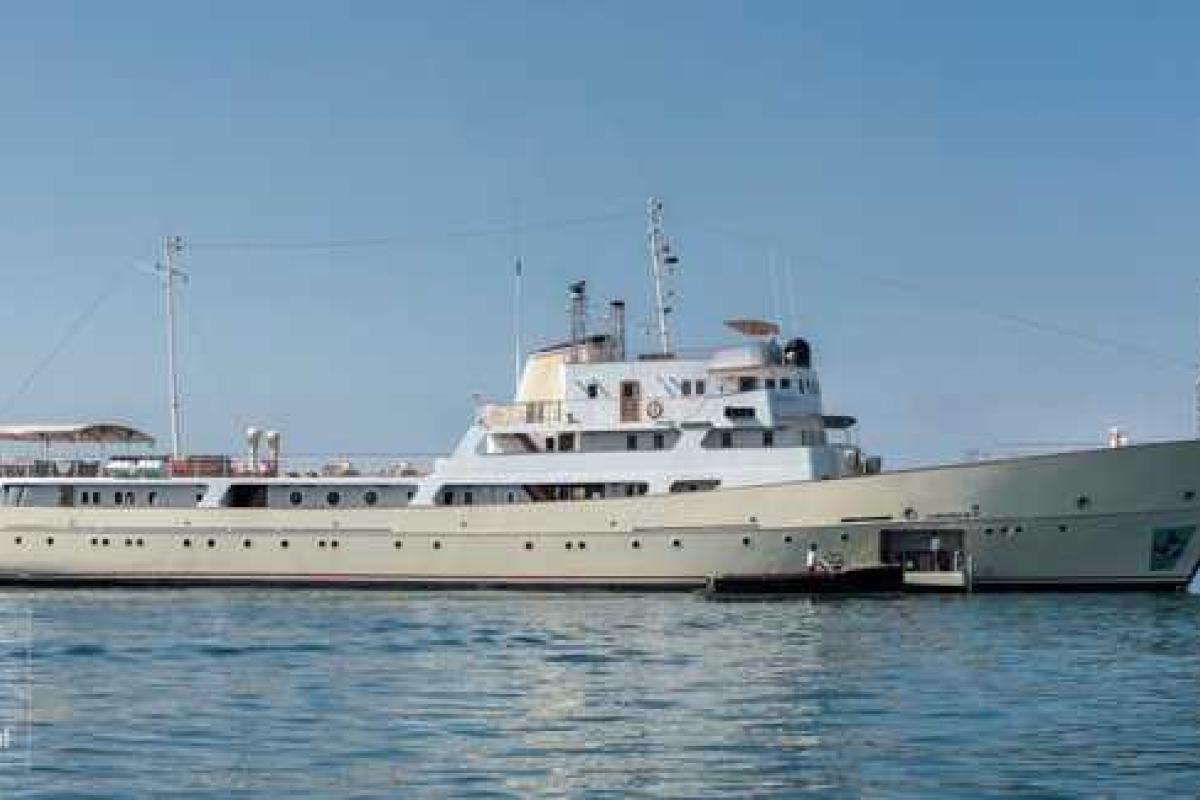 Советский шпионский корабль переделали в роскошную яхту и продают за 25 млн долларов