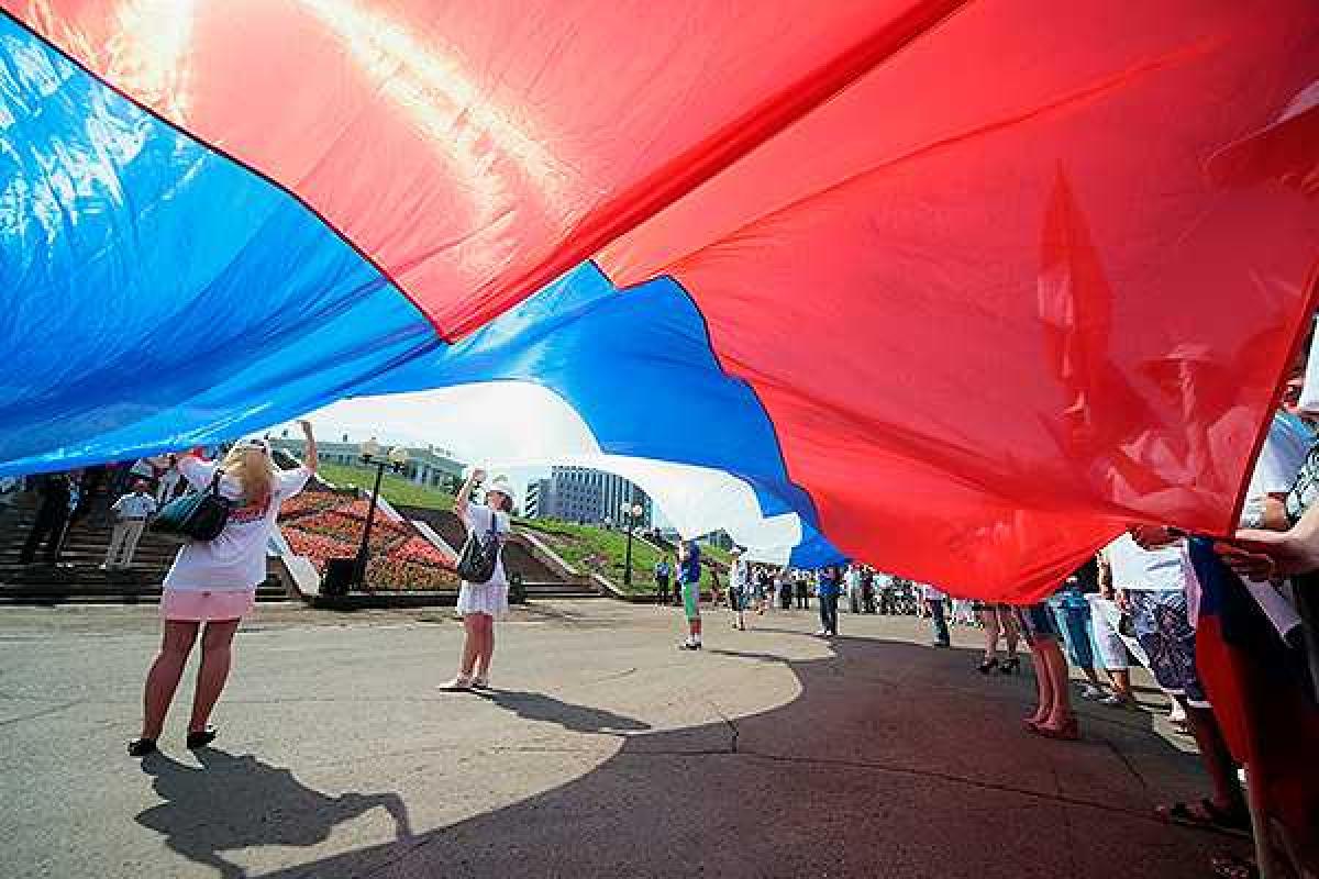 Из-за кризиса российским властям придется экономить на праздниках в регионах Из-за кризиса российским властям придется экономить на праздниках в регионах