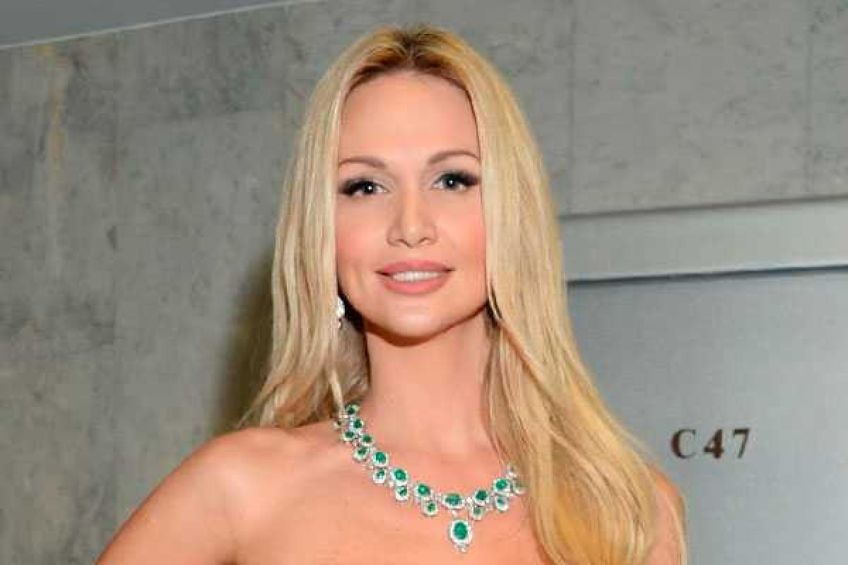 Виктория Лопырева напугала поклонников фотографией на рельсах