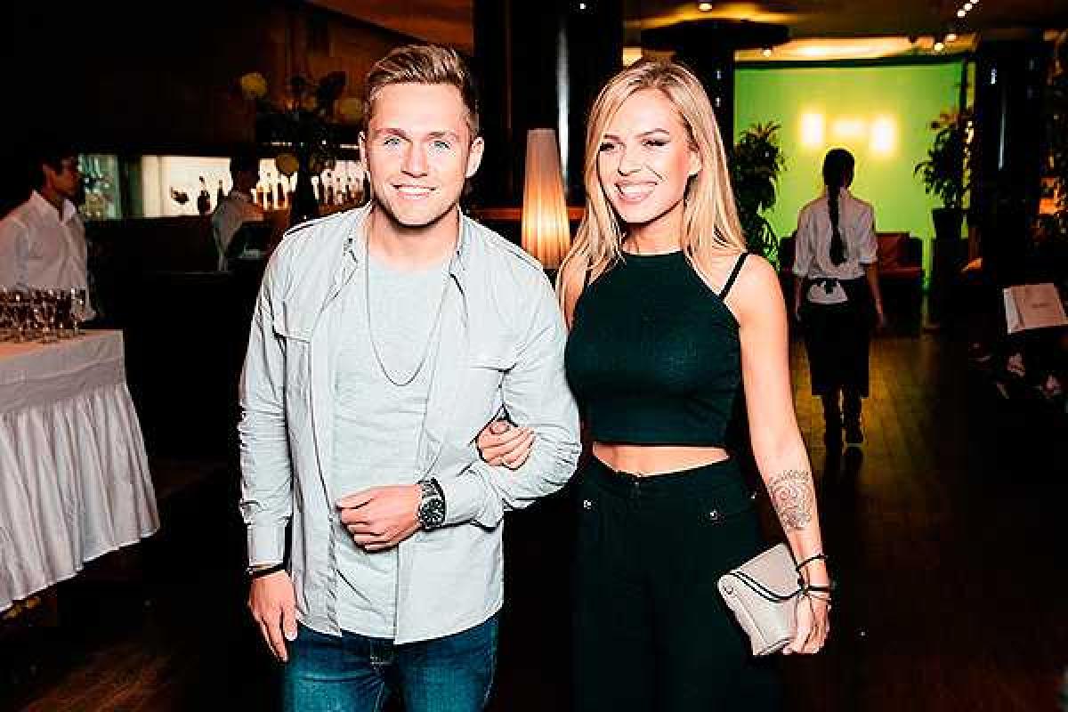 Жена Влада Соколовского певица Дакота показала живот