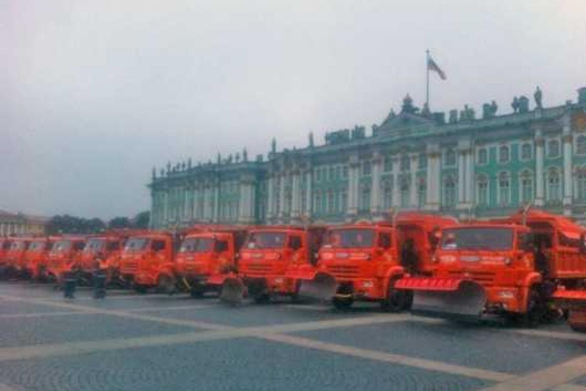 В сети высмеяли парад снегоуборочной техники в Петербурге В сети высмеяли парад снегоуборочной техники в Петербурге