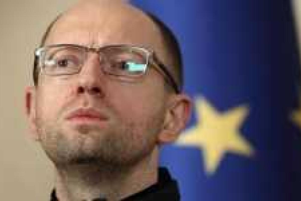 Яценюк хочет, чтобы украинцы получали почти по 2 тысячи долларов Яценюк хочет, чтобы украинцы получали почти по 2 тысячи долларов