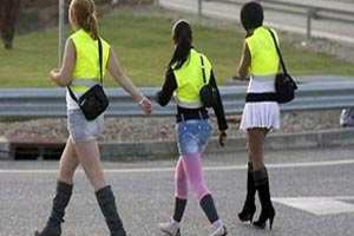 Мэр итальянского городка обязал проституток носить светоотражающие жилеты Мэр итальянского городка обязал проституток носить светоотражающие жилеты