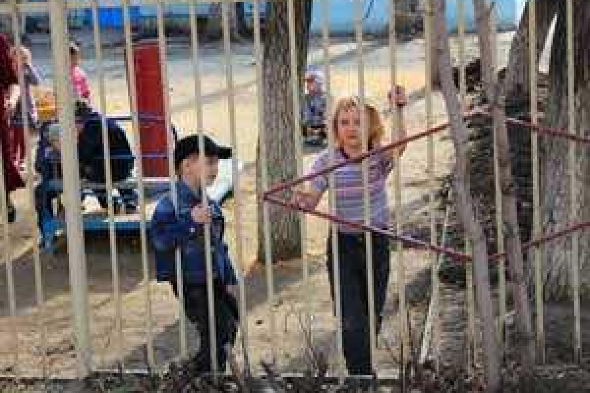 В Магнитогорске два малыша сбежали из детского сада, сделав подкоп В Магнитогорске два малыша сбежали из детского сада, сделав подкоп