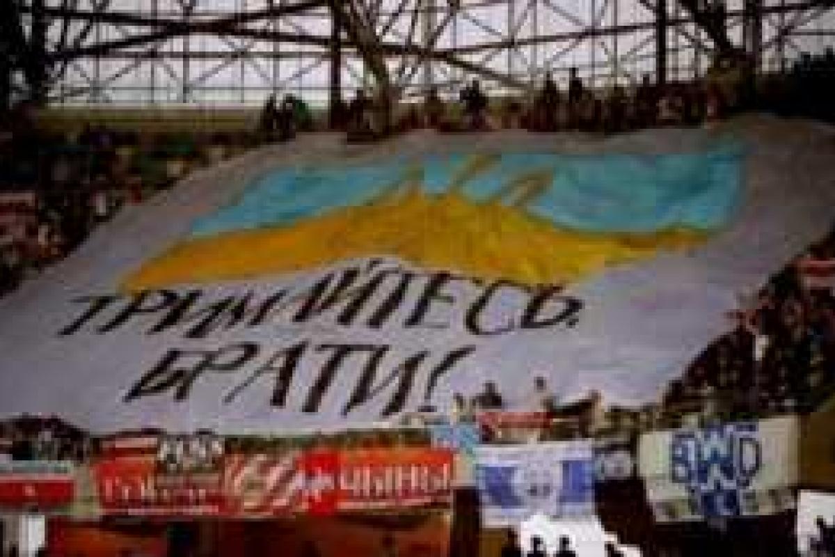 "Держитесь, братья!": Белорусские фаны поддержали украинцев на матче Украина – Беларусь "Держитесь, братья!": Белорусские фаны поддержали украинцев на матче Украина – Беларусь
