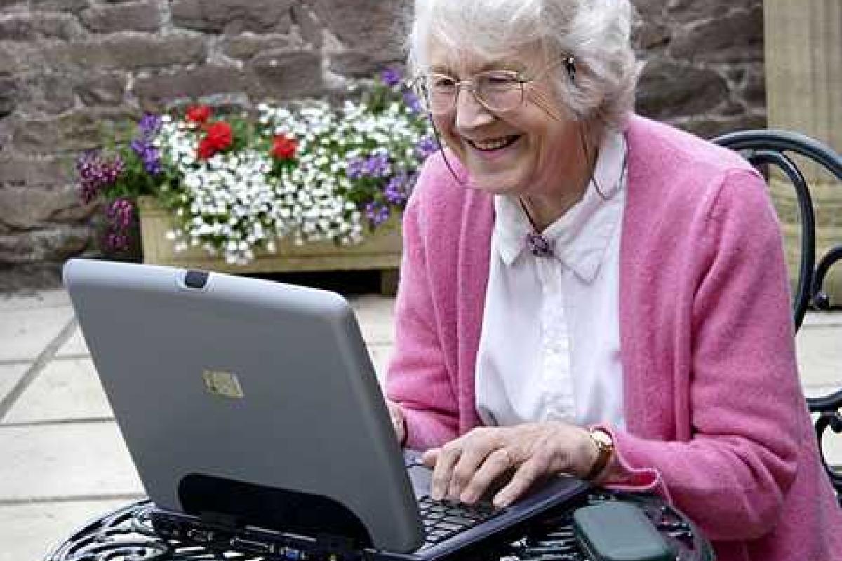 Компьютеры сохраняют молодость мозга у людей старше 50 лет, - ученые