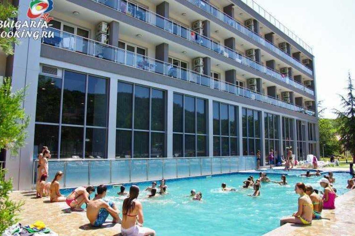 Мальчик из России выпал из окна 5-го этажа в Болгарии