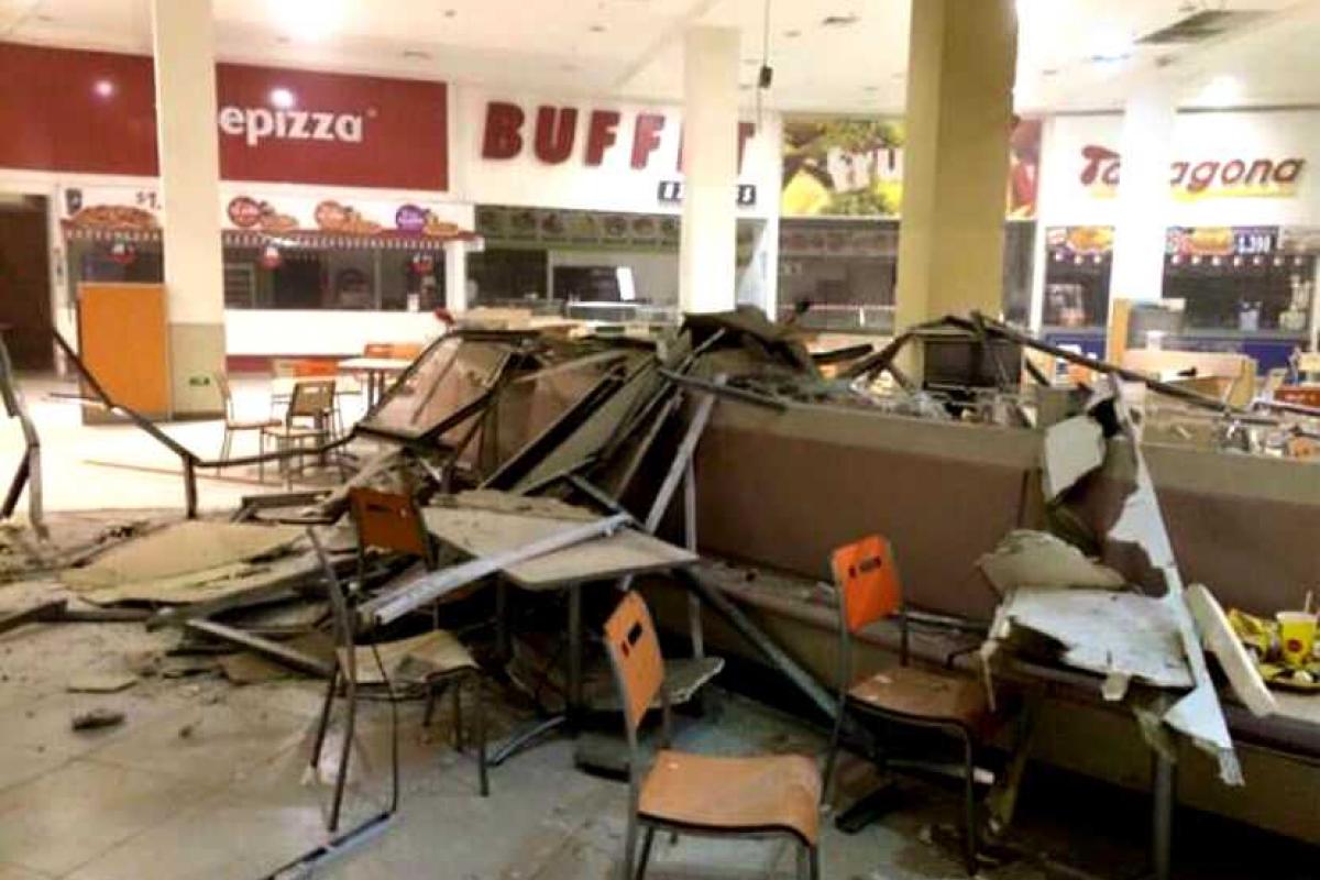 Страшное землетрясение в Чили: рухнувшая стена ресторана убила женщину Страшное землетрясение в Чили: рухнувшая стена ресторана убила женщину