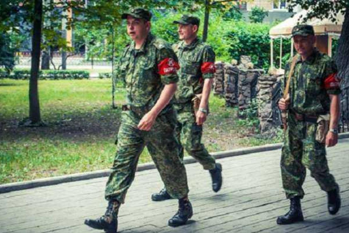 В Донецке спустили флаги «ДНР» В Донецке спустили флаги «ДНР»