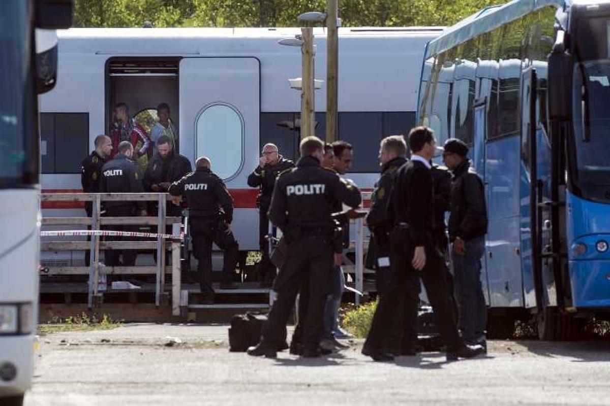 Датский полицейский получил несколько ударов ножом в живот в центре для беженцев Датский полицейский получил несколько ударов ножом в живот в центре для беженцев