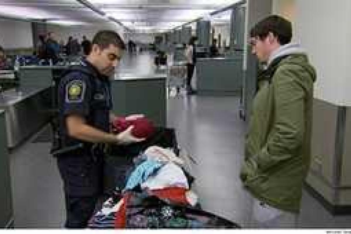 Сентябрьские нововведения в европейских аэропортах: у пассажиров могут потребовать образцы тела Сентябрьские нововведения в европейских аэропортах: у пассажиров могут потребовать образцы тела