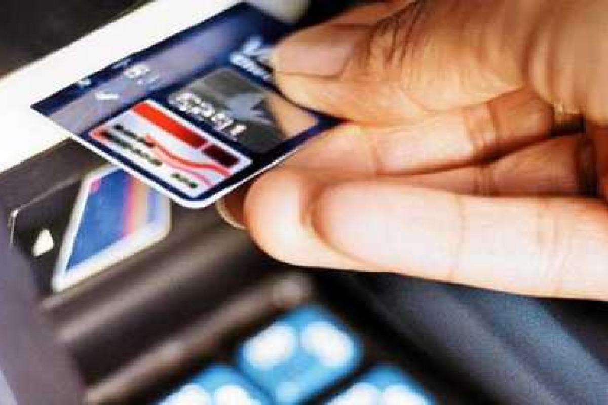 На Харьковщине мужчина кирпичом разбил банкомат На Харьковщине мужчина кирпичом разбил банкомат