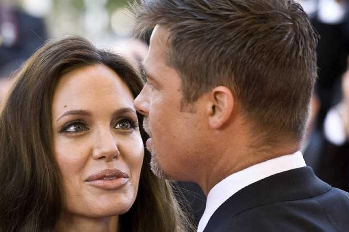 Анджелина Джоли случайно узнала, что Брэд Питт общается с другими женщинами