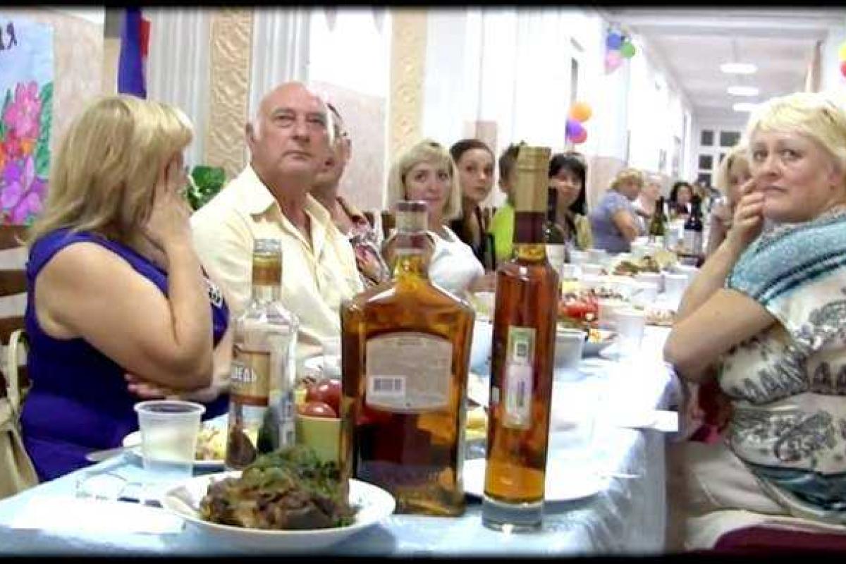 В Ялте банда пьяных учителей избила общественного активиста В Ялте банда пьяных учителей избила общественного активиста