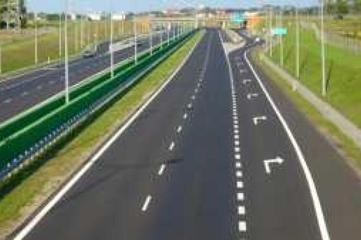 В Украине за счет таможенных сборов планируется отремонтировать пять магистралей В Украине за счет таможенных сборов планируется отремонтировать пять магистралей