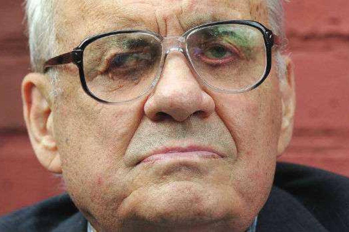 Эльдар Рязанов начал задыхаться, его срочно доставили в клинику