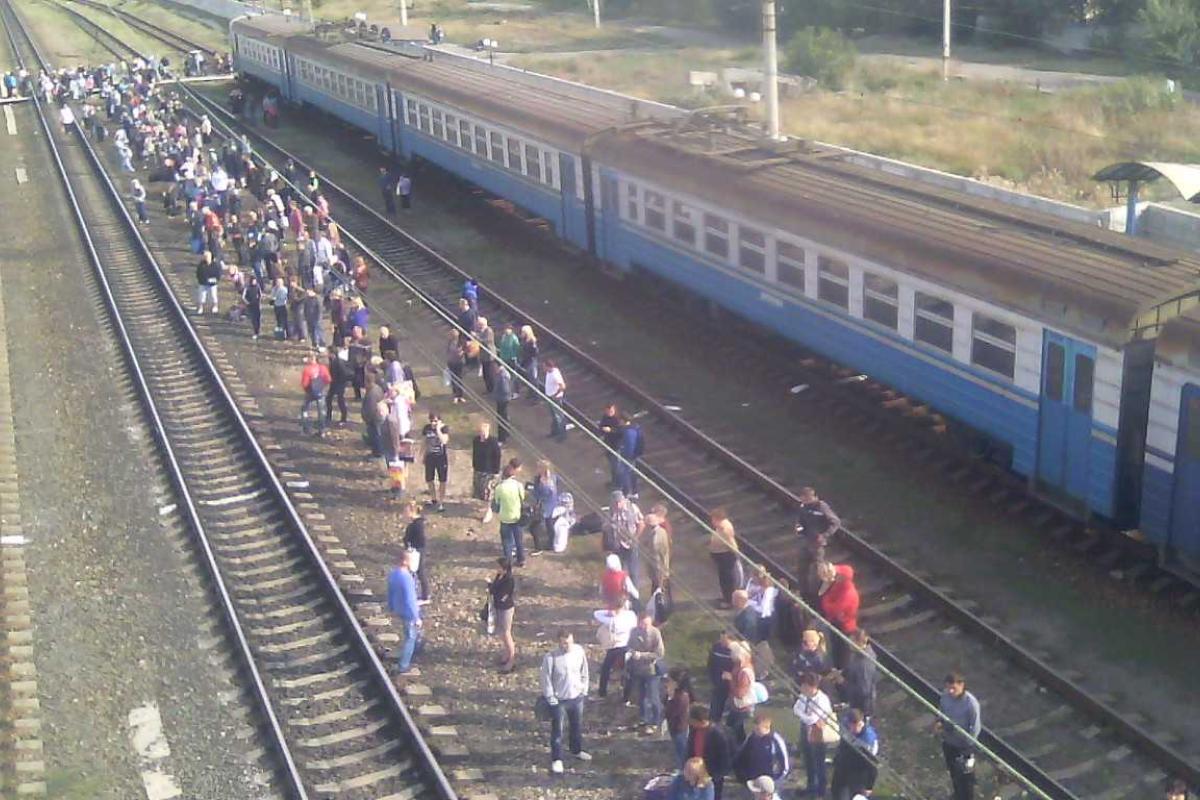 В Днепропетровске из-за мешка с макухой эвакуировали всех пассажиров электрички В Днепропетровске из-за мешка с макухой эвакуировали всех пассажиров электрички